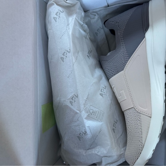 APL Techloom Bliss Cream Beige and Gray Sneakers NIB men’s 9 women’s 10.5 - Picture 9 of 11